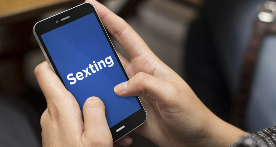 How to Master the Art of Sexting